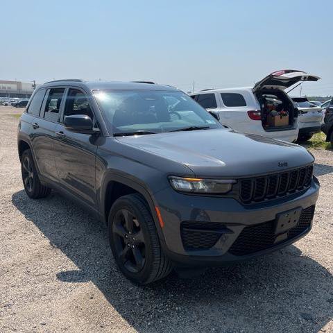 Used 2024 Jeep Grand Cherokee Altitude AWD/4WD image 1