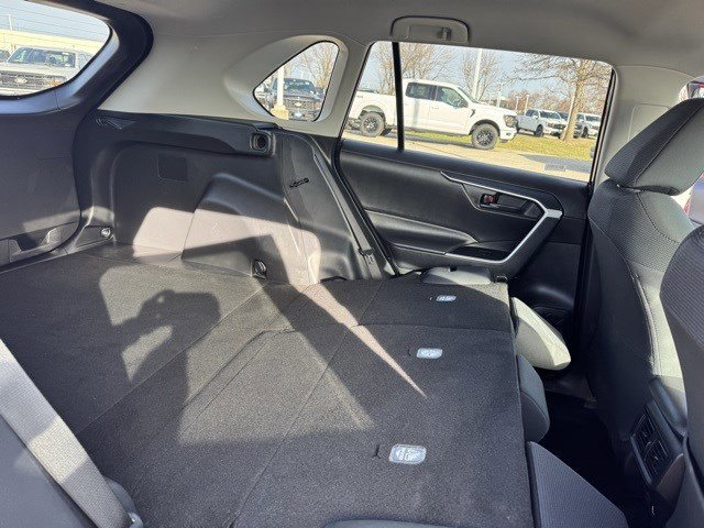 Used 2024 Toyota RAV4 LE image 31