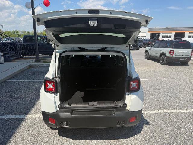 Used 2017 Jeep Renegade Altitude AWD/4WD image 9