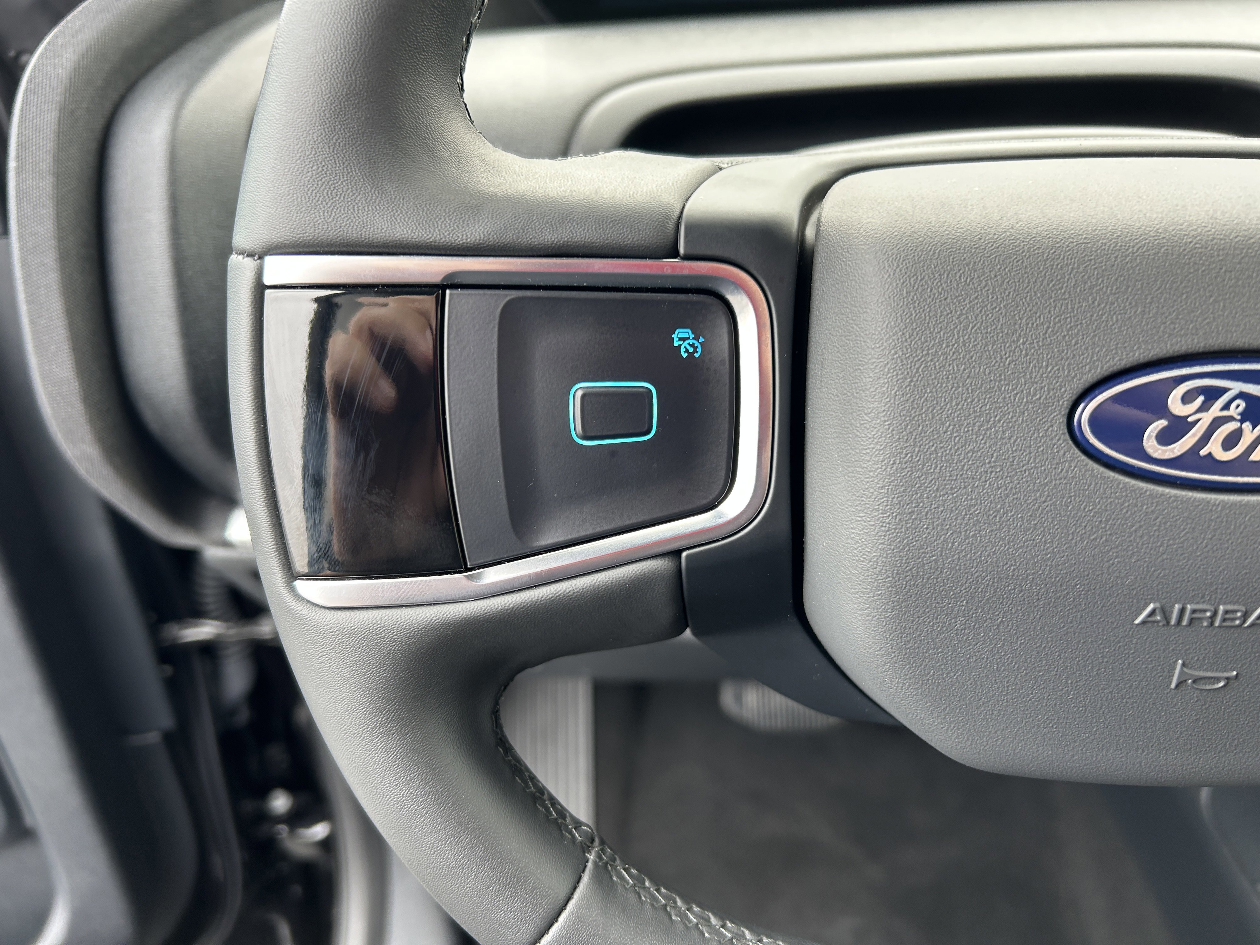 Certified 2025 Ford Expedition Active image 14