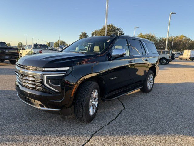 Used 2025 Chevrolet Tahoe Premier AWD/4WD image 3