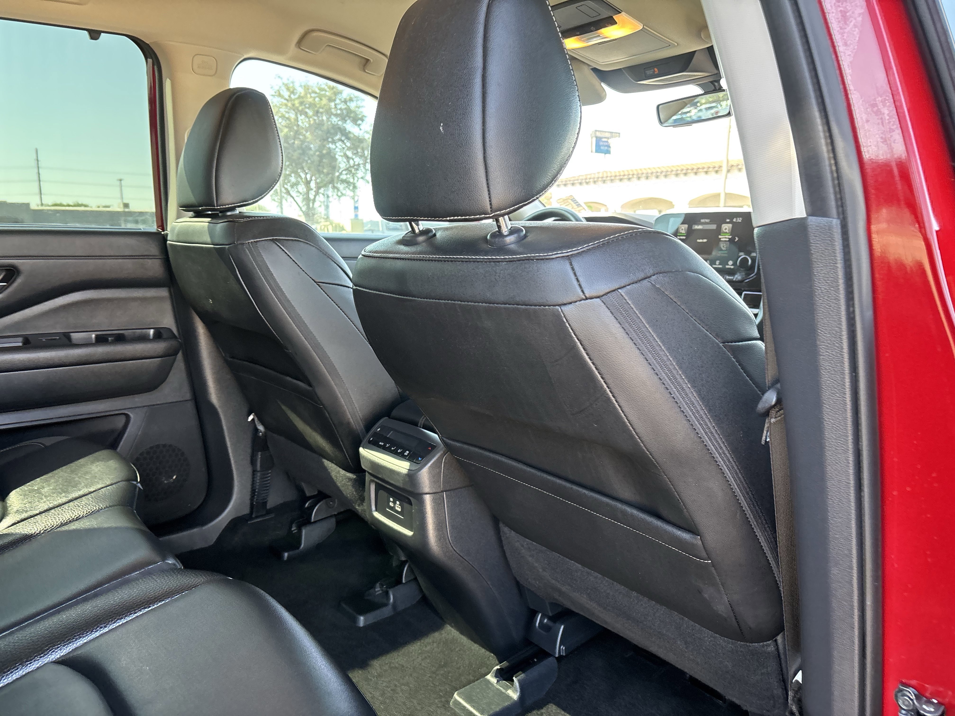 Used 2023 Nissan Pathfinder SL image 23