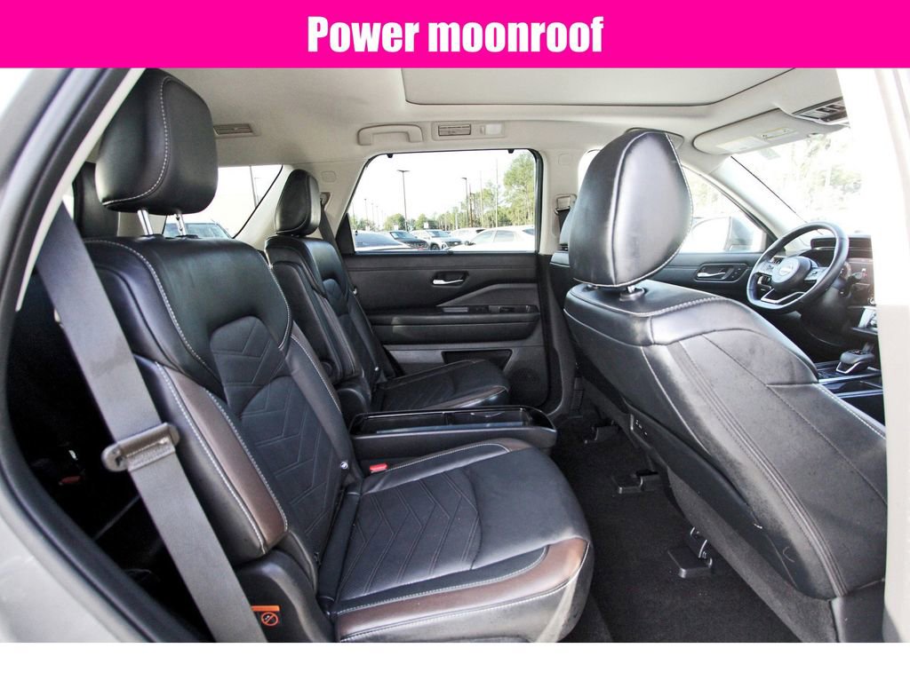 Used 2023 Nissan Pathfinder Platinum image 11