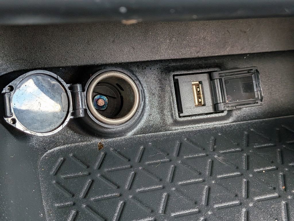 Used 2021 Toyota RAV4 XLE Premium image 25