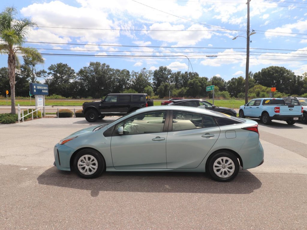 Used 2020 Toyota Prius L Eco FWD image 8