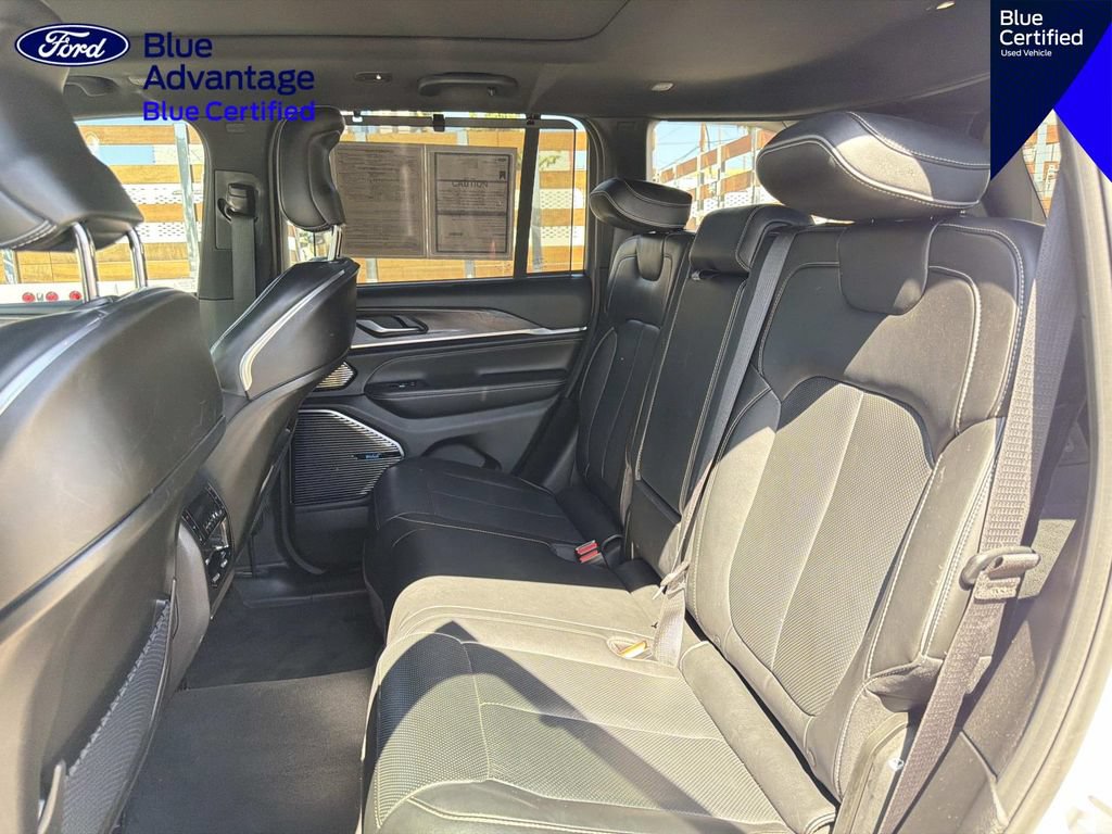Used 2022 Jeep Grand Cherokee Overland w/ Advanced Protech Group III AWD/4WD image 18
