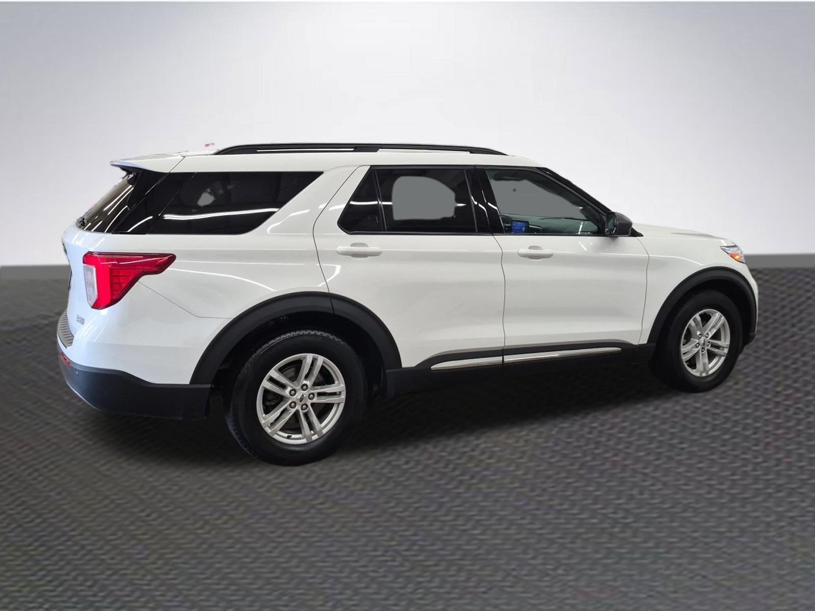 Certified 2023 Ford Explorer XLT w/ Equipment Group 202A RWD image 4