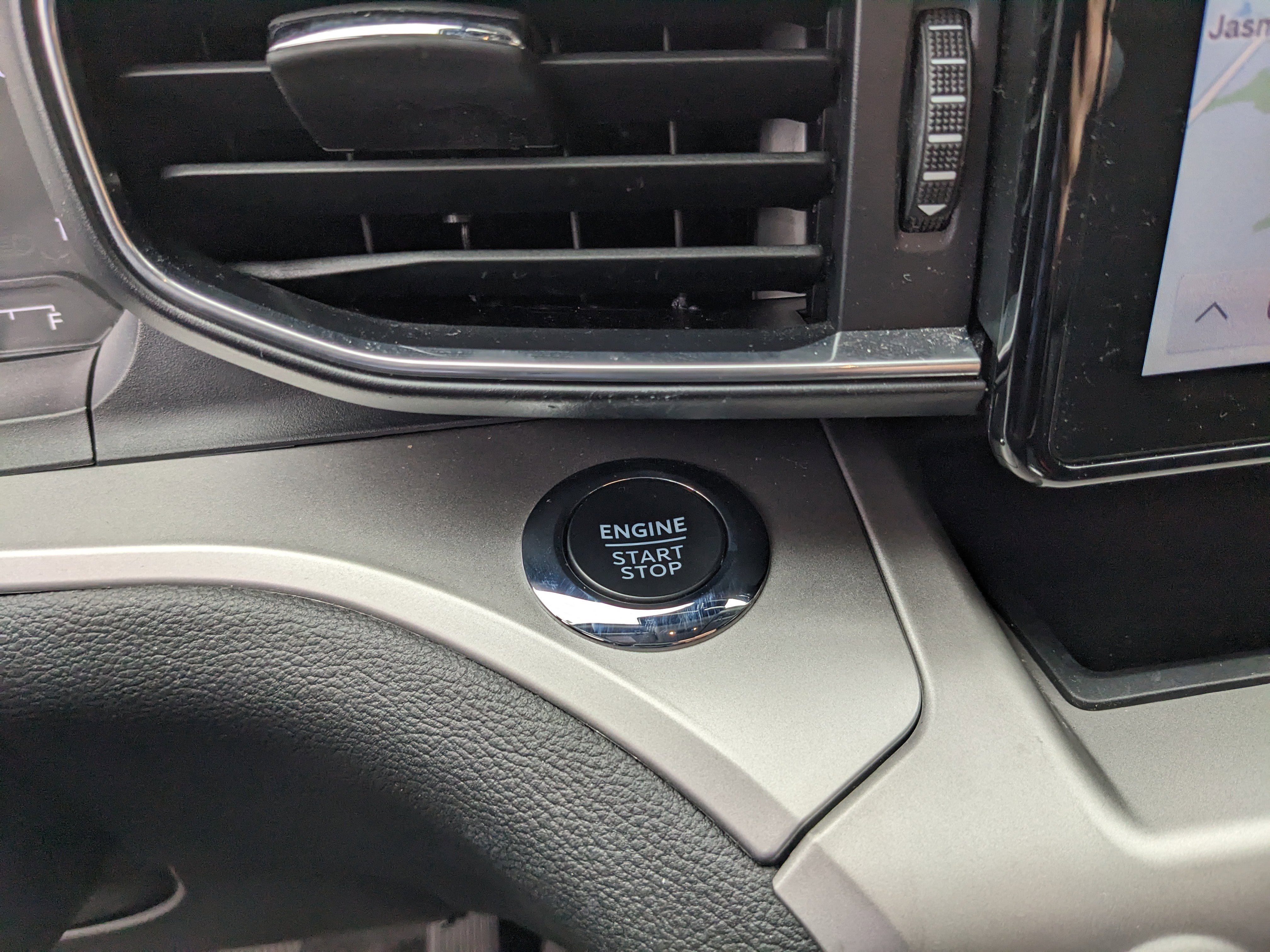 Certified 2022 Ford Explorer XLT w/ Equipment Group 202A image 24