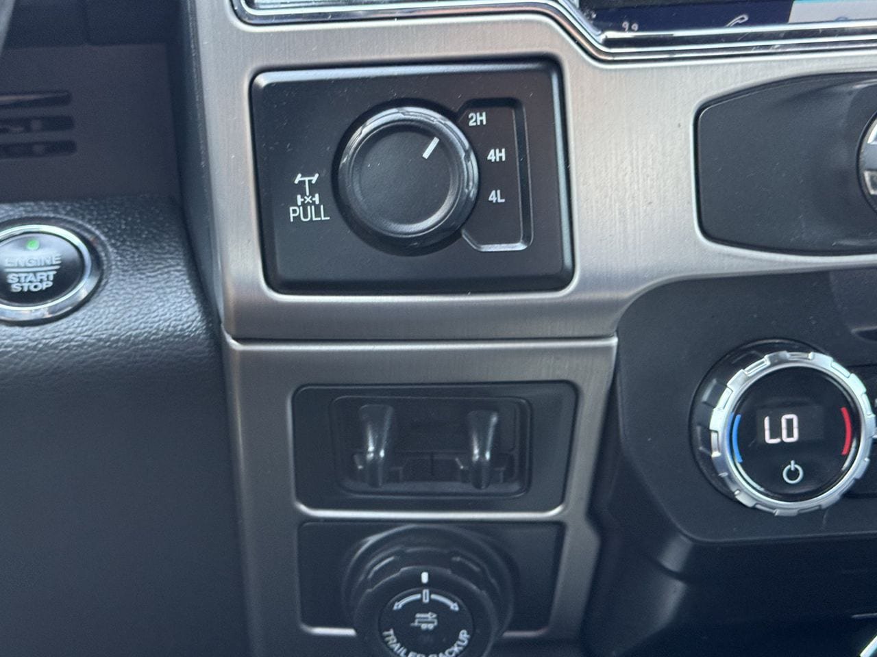 Certified 2022 Ford F250 Platinum w/ FX4 Off-Road Package AWD/4WD image 20