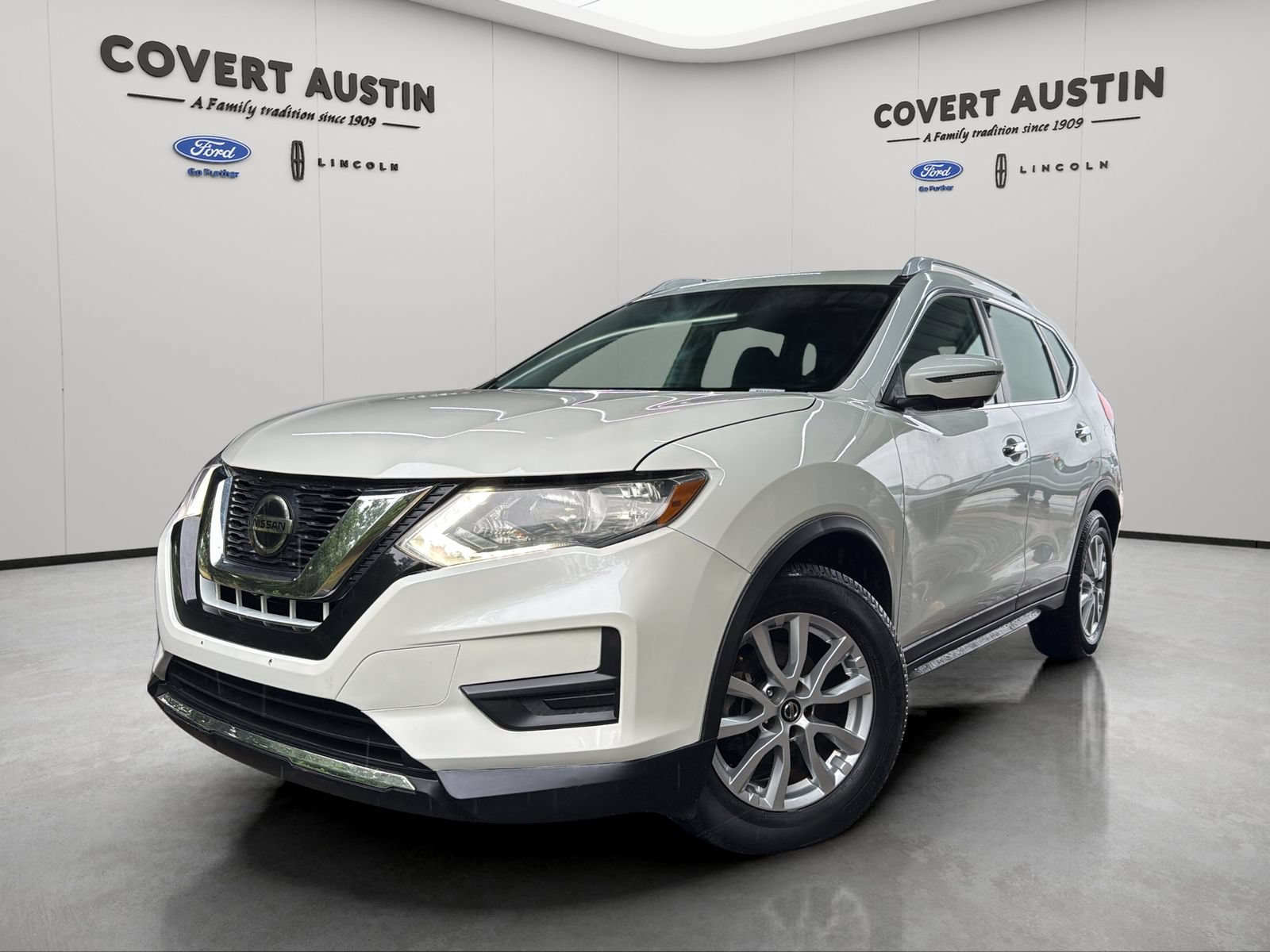 Used 2018 Nissan Rogue SV w/ Premium Package FWD image 1
