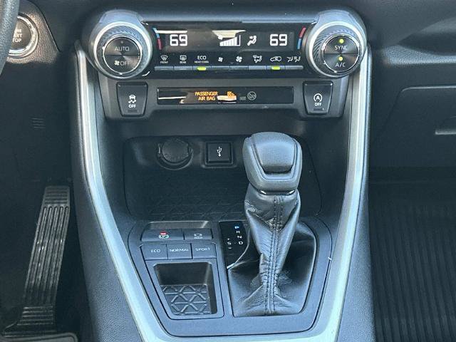 Used 2020 Toyota RAV4 XLE FWD image 16