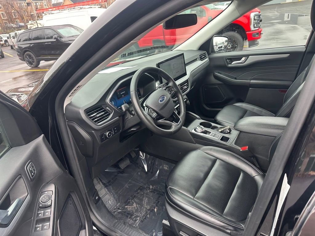 Certified 2024 Ford Escape Platinum AWD/4WD image 17
