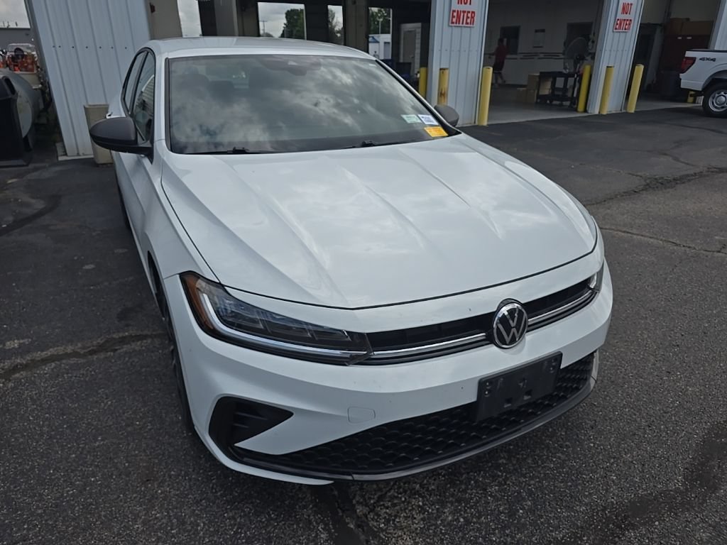 Used 2025 Volkswagen Jetta Sport FWD image 1