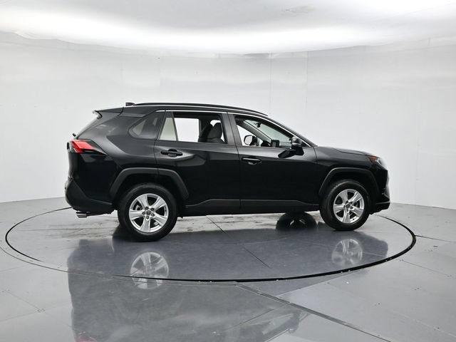 Used 2021 Toyota RAV4 XLE FWD image 2