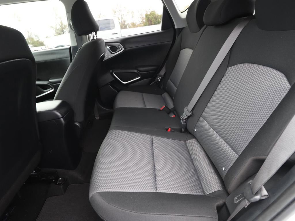 Used 2025 Kia Soul LX w/ LX Technology Package image 12