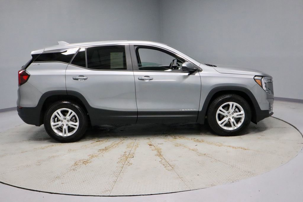 Used 2024 GMC Terrain SLE FWD image 11