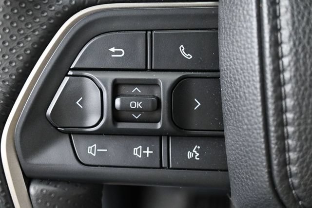 Used 2025 Toyota 4Runner SR5 AWD/4WD image 18