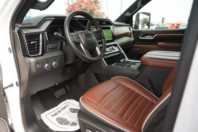 Used 2025 GMC Sierra 2500 Denali Ultimate AWD/4WD image 8