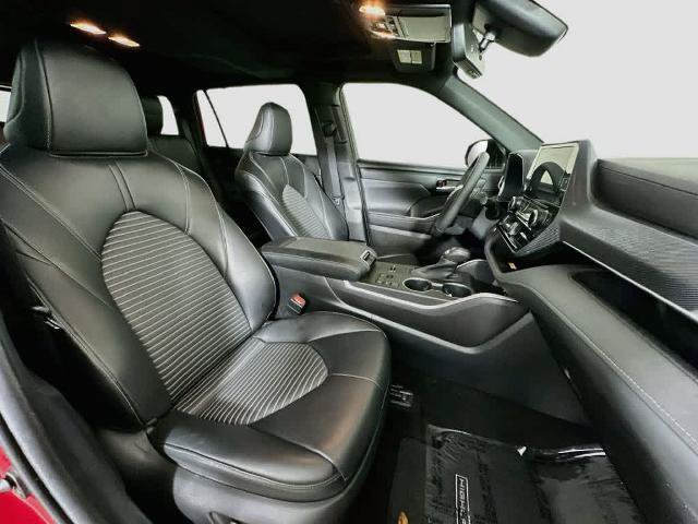 Used 2023 Toyota Highlander XSE FWD image 15