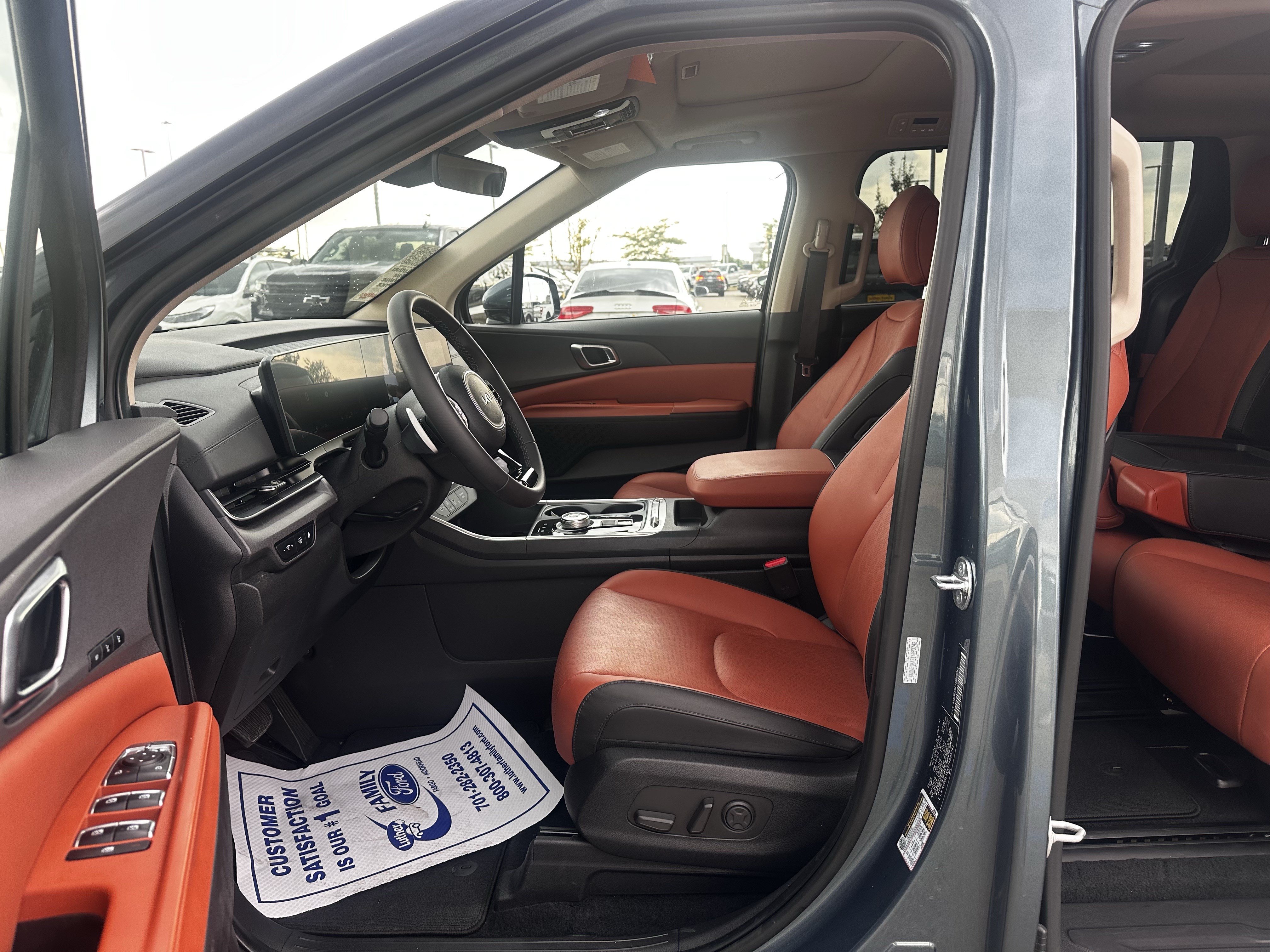 Used 2026 Kia Carnival SX FWD image 21