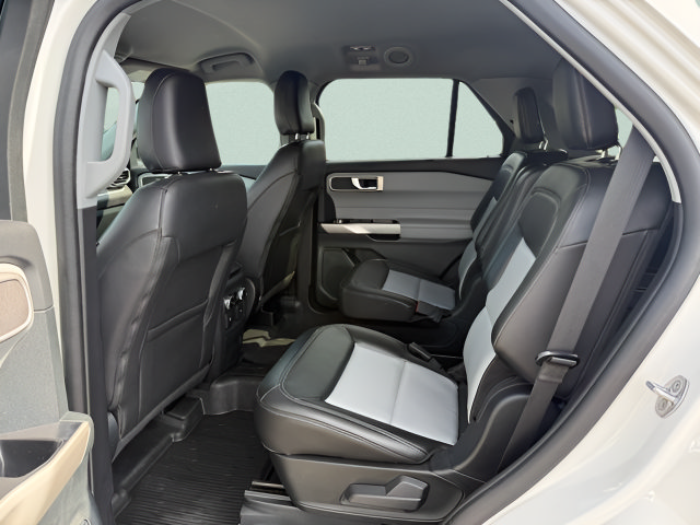 Certified 2023 Ford Explorer XLT w/ Equipment Group 202A AWD/4WD image 5