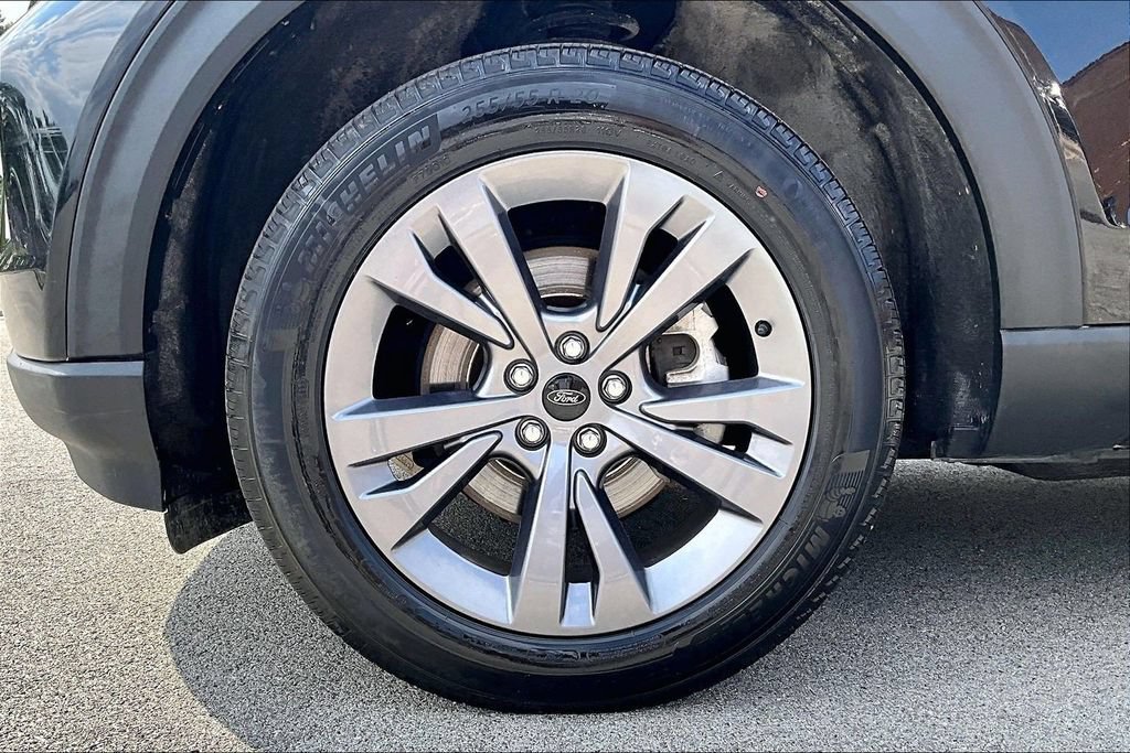Certified 2022 Ford Explorer XLT w/ Equipment Group 202A AWD/4WD image 9