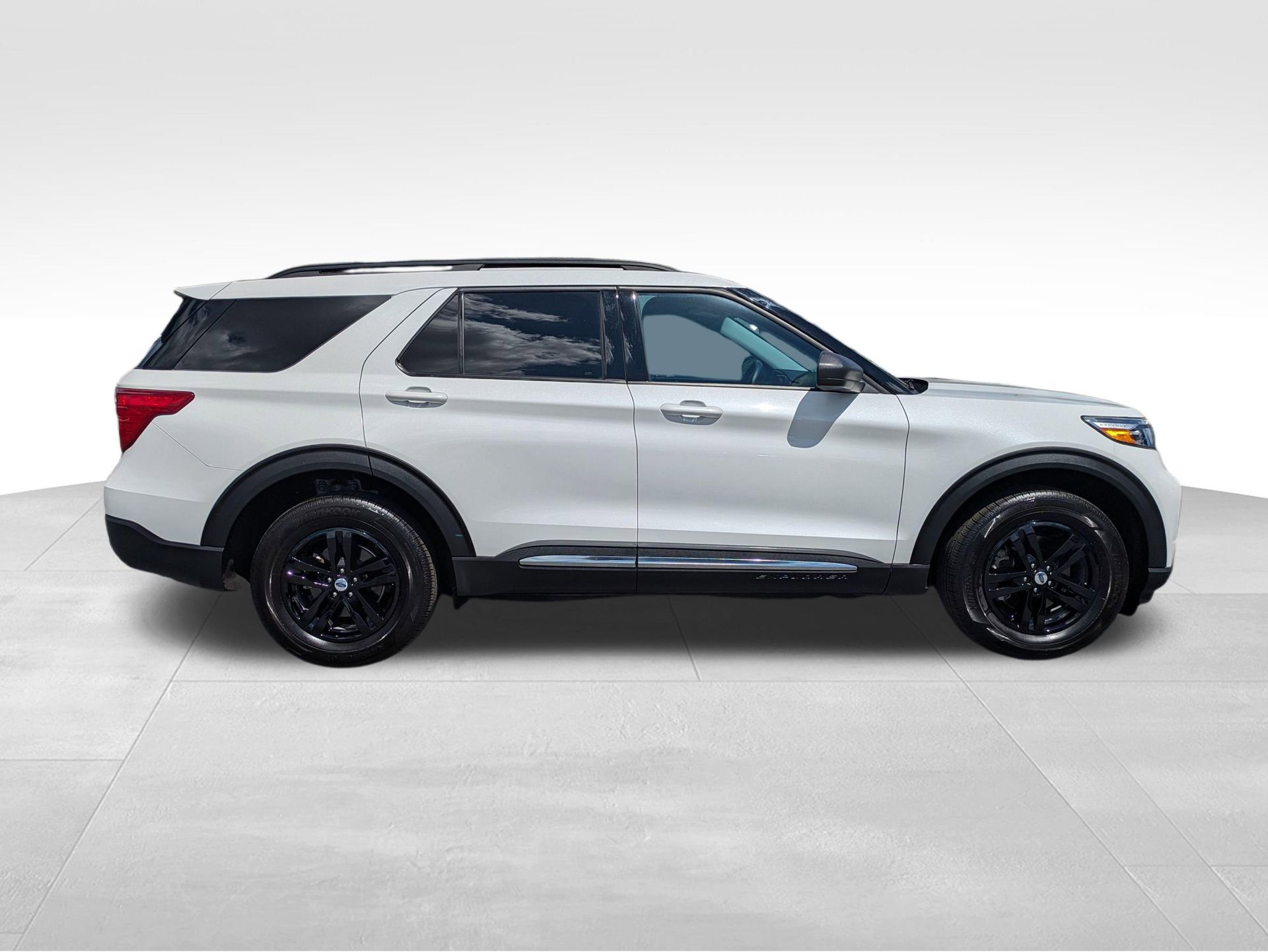 Certified 2023 Ford Explorer XLT AWD/4WD image 4