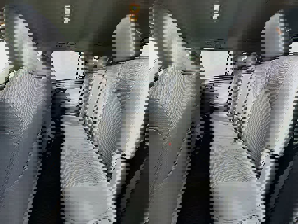 Used 2020 Toyota Highlander L image 17