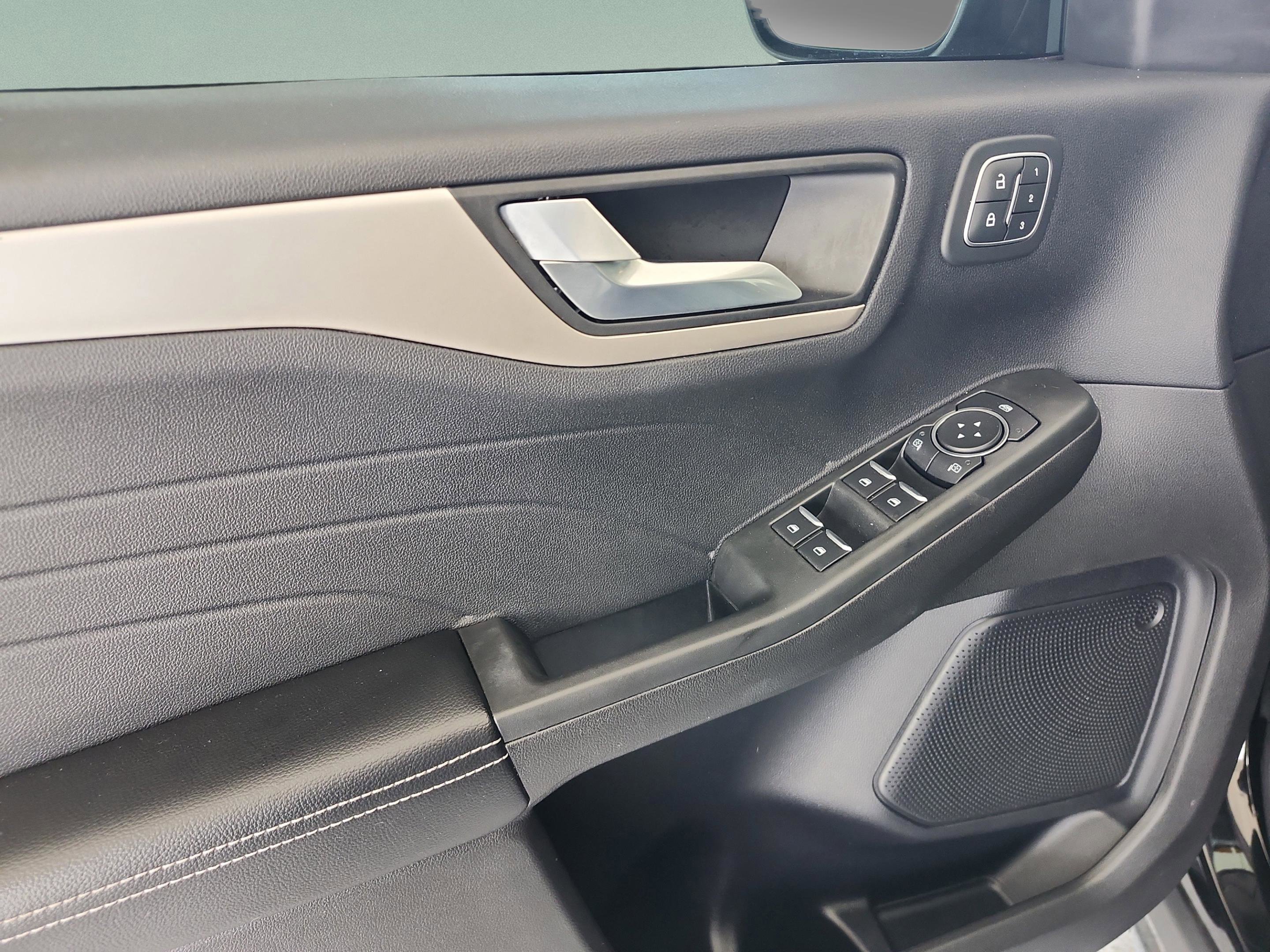 Certified 2022 Ford Escape SEL w/ Technology Package FWD image 15