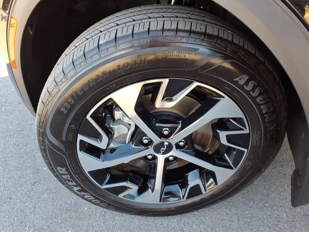 Used 2025 Kia Sportage EX image 9