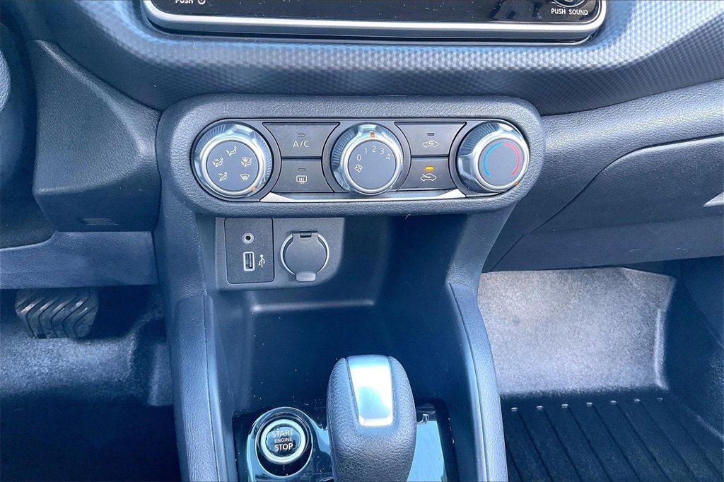 Used 2022 Nissan Kicks S image 32