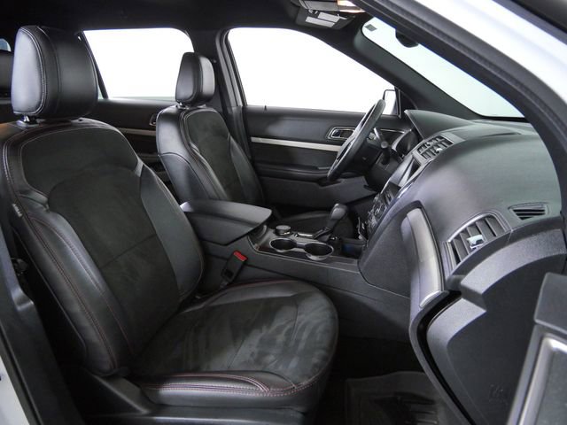 Certified 2018 Ford Explorer XLT w/ Equipment Group 202A AWD/4WD image 13