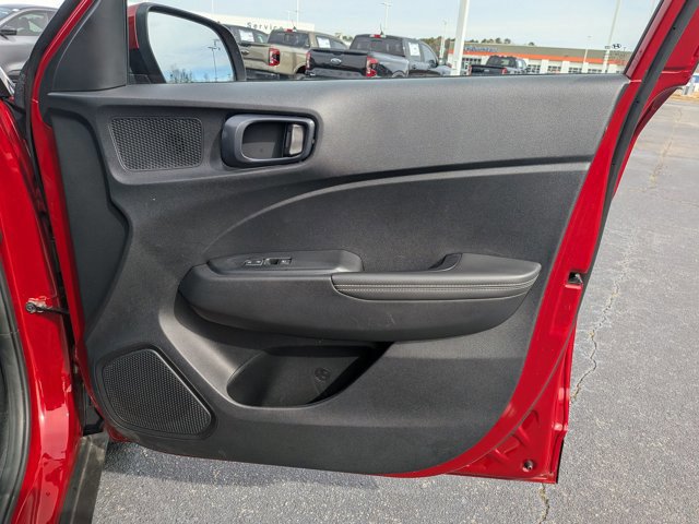 Used 2025 Hyundai Venue Limited image 32