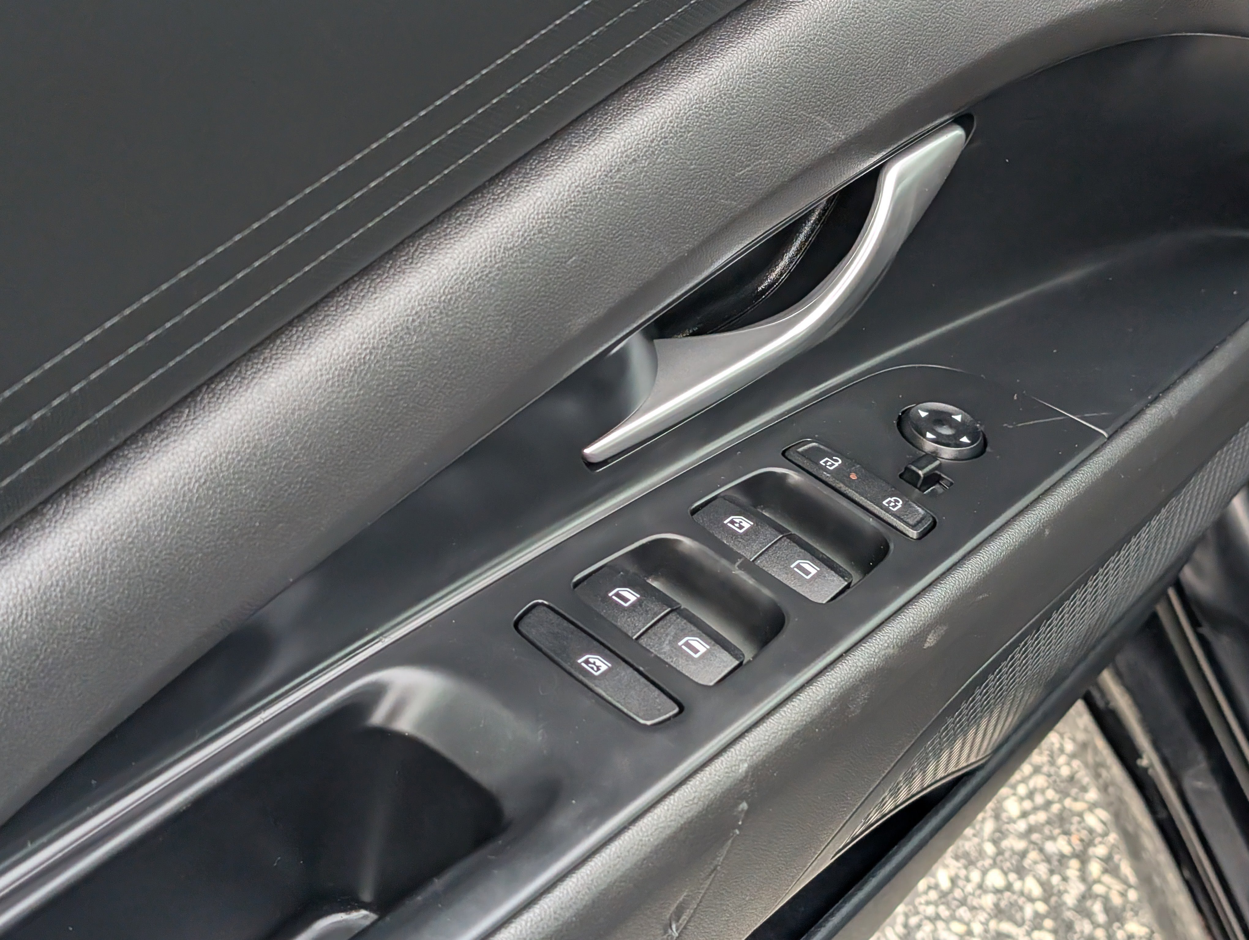 Used 2025 Hyundai Elantra SEL image 17