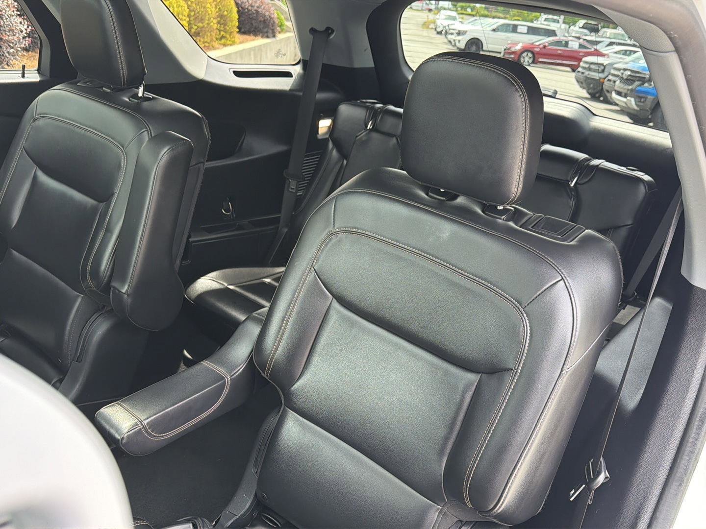 Certified 2022 Ford Explorer XLT w/ Equipment Group 202A RWD image 33
