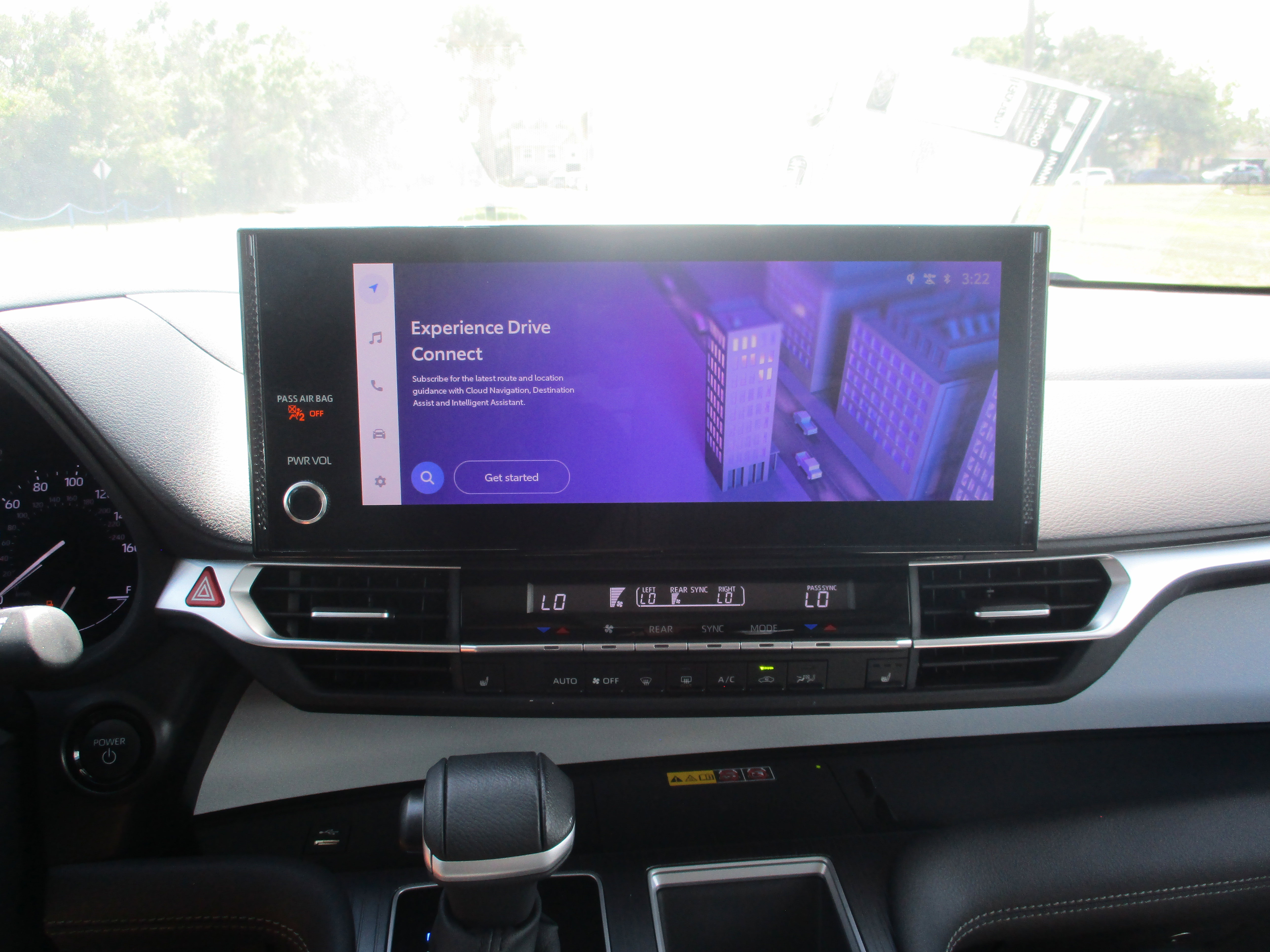 Used 2025 Toyota Sienna XLE FWD image 13