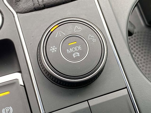 Used 2020 Volkswagen Atlas Cross Sport SE w/ Panoramic Sunroof Package image 33