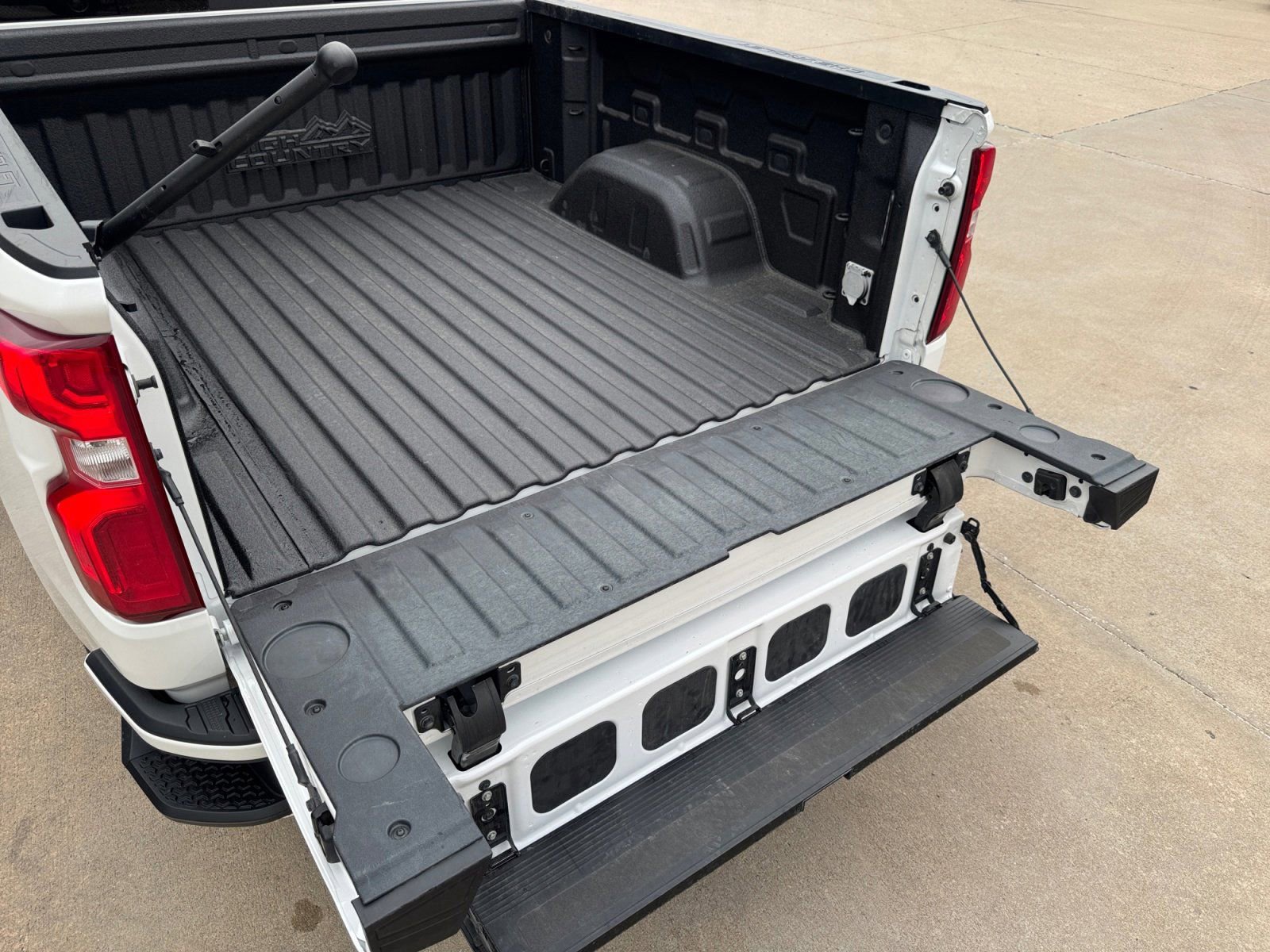 Used 2022 Chevrolet Silverado 1500 High Country w/ High Country Premium Package image 18