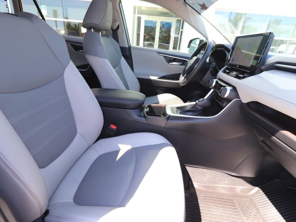 Used 2024 Toyota RAV4 Limited image 23