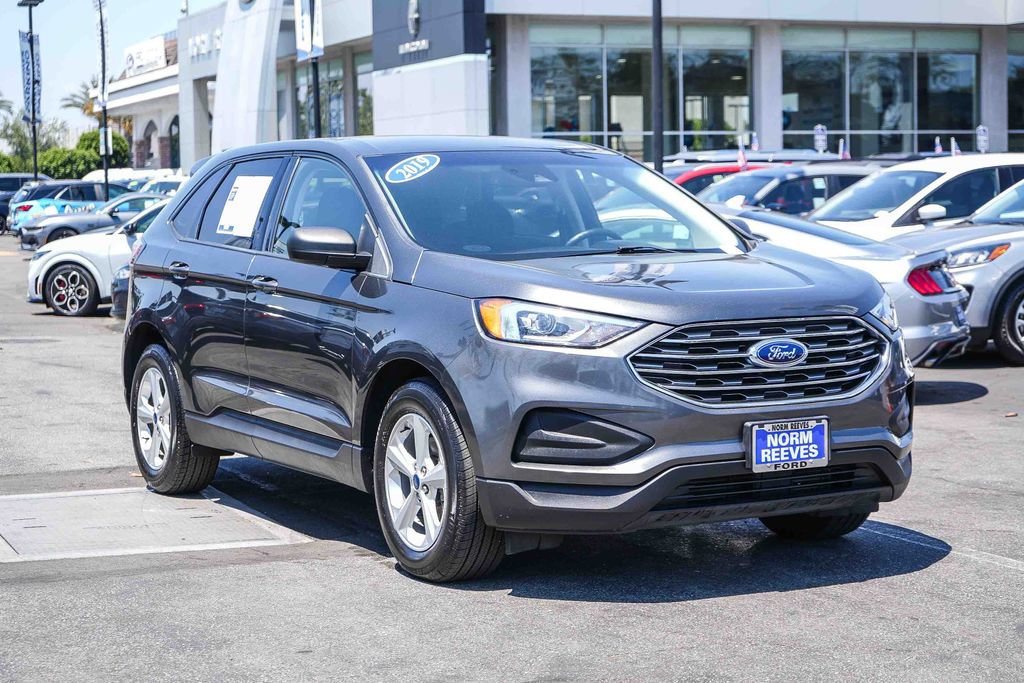Certified 2019 Ford Edge SE FWD image 3