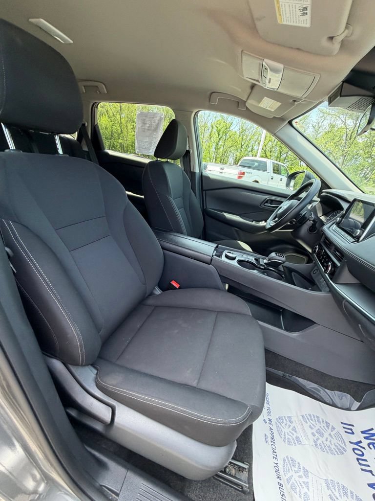 Used 2024 Nissan Rogue S AWD/4WD image 16