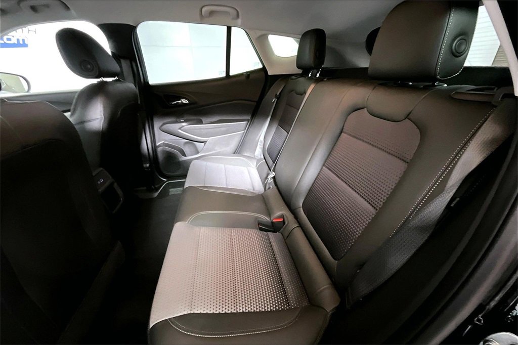 Used 2025 Chevrolet Trax LT w/ LT Convenience Package image 21