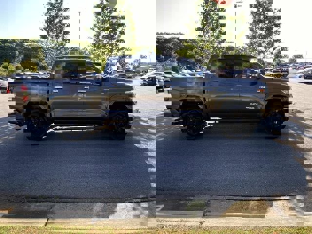 Used 2018 Toyota Tundra Limited w/ Limited Premium Package AWD/4WD image 6