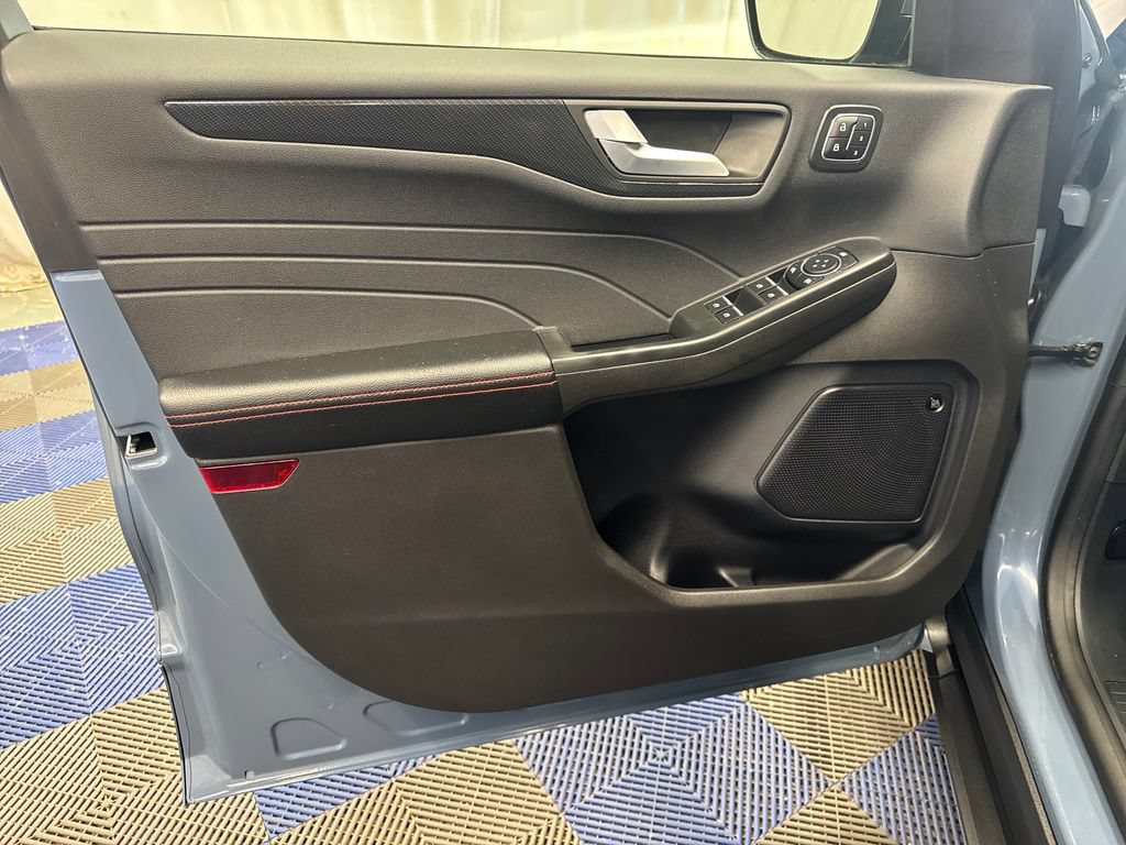 Certified 2024 Ford Escape ST-Line Elite w/ Premium Technology Package AWD/4WD image 10