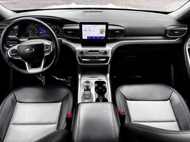 Certified 2022 Ford Explorer XLT w/ XLT Sport Appearance Package image 11
