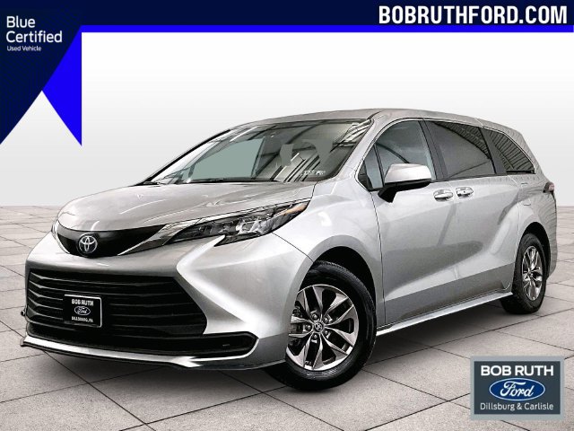 Used 2025 Toyota Sienna LE FWD image 1