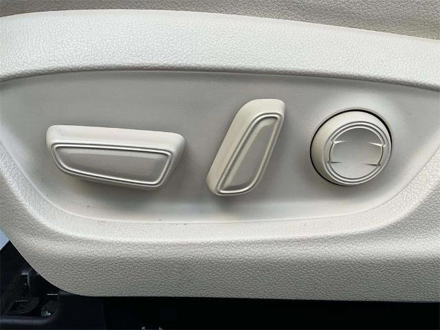 Used 2019 Toyota Camry XLE image 23