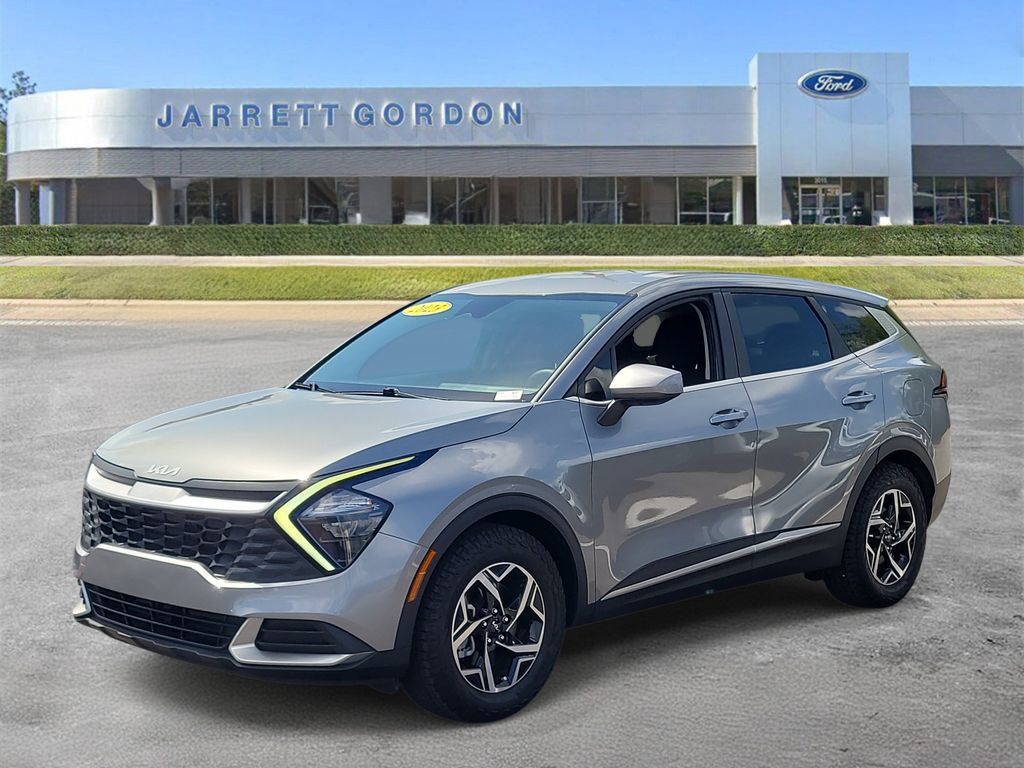 Used 2023 Kia Sportage LX FWD image 2