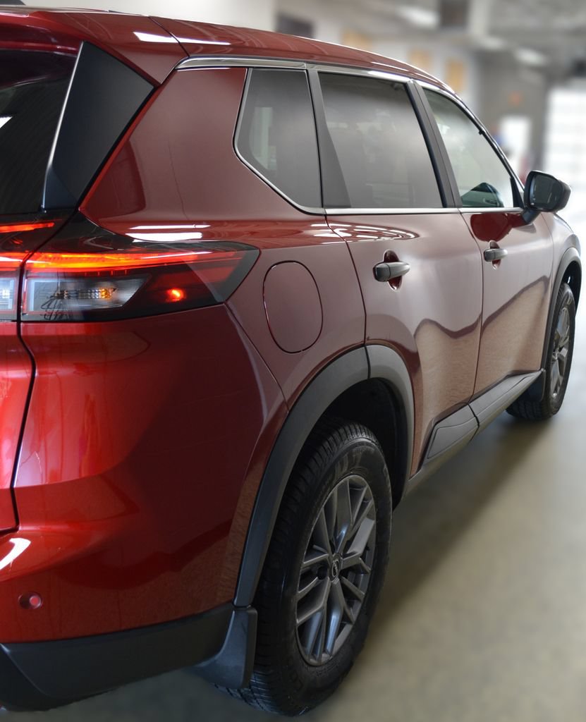 Used 2024 Nissan Rogue S AWD/4WD image 7