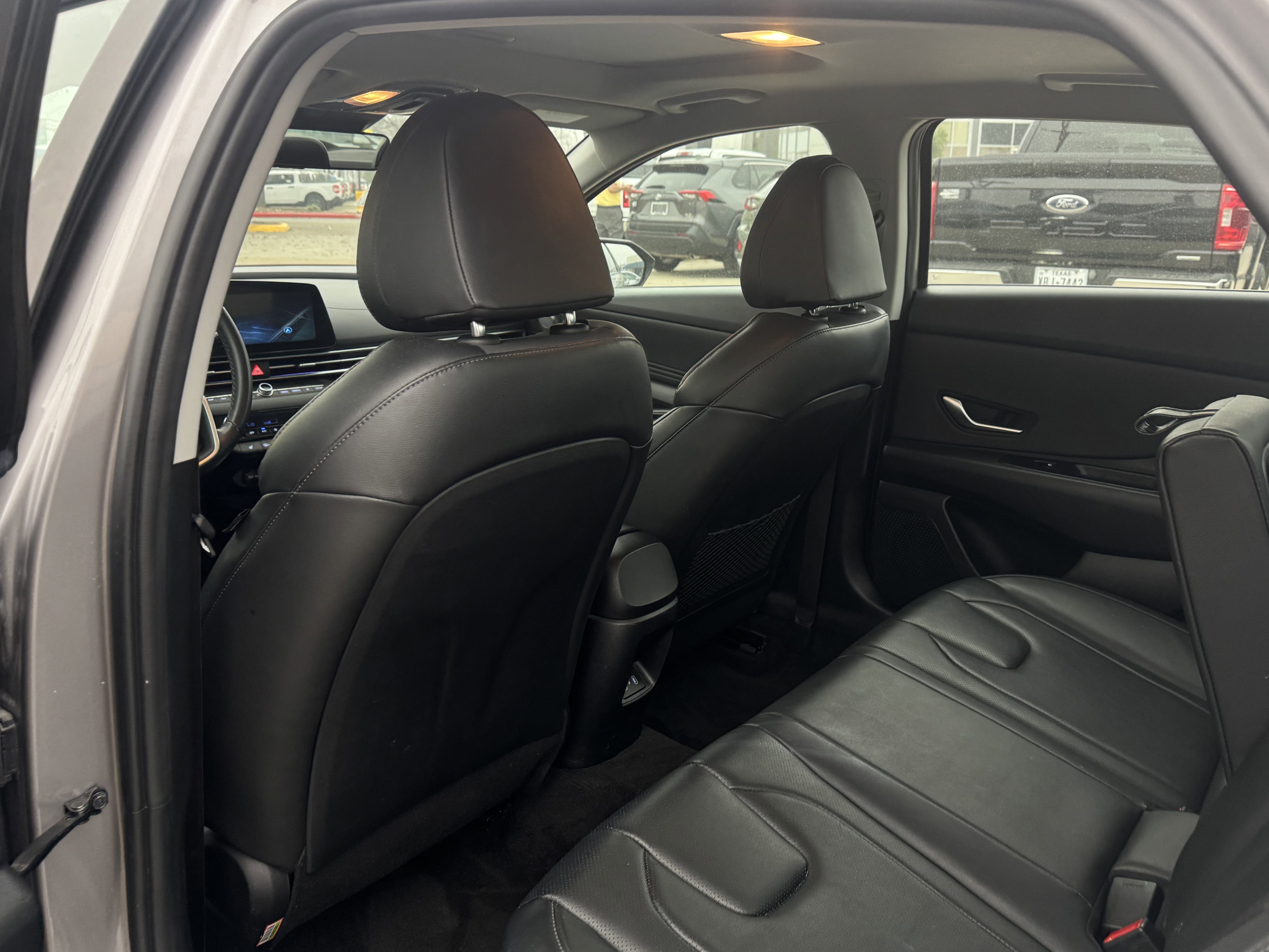 Used 2025 Hyundai Elantra Limited image 10